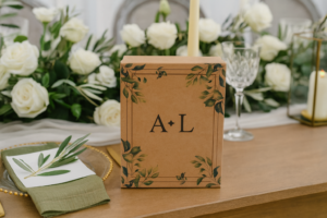https://www.elo7.com.br/caixa-dos-padrinhos-de-casamento-mdf-20x15x7cm/dp/1E850F8